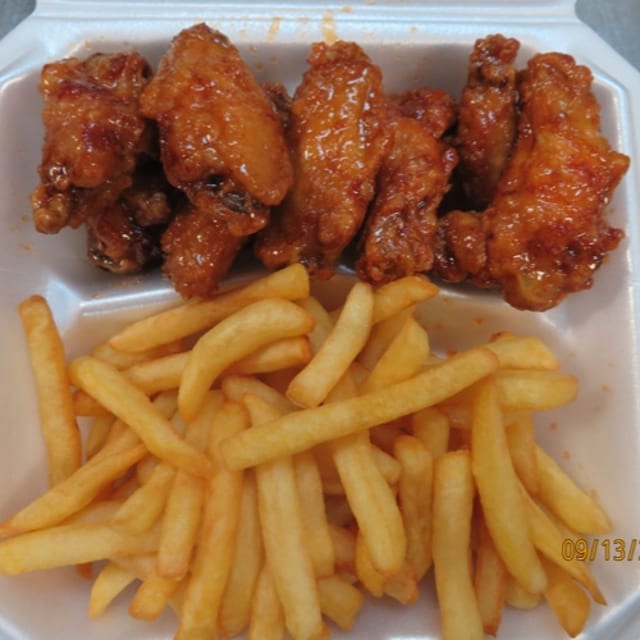 10 Wings - French Fries.